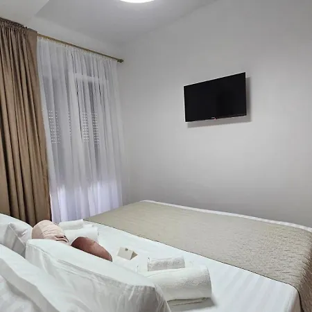 Leilani & Karolina Vrsi