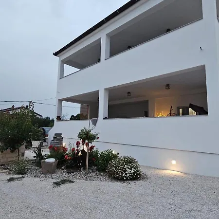 Leilani & Karolina Apartmán Vrsi