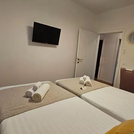 Leilani & Karolina *