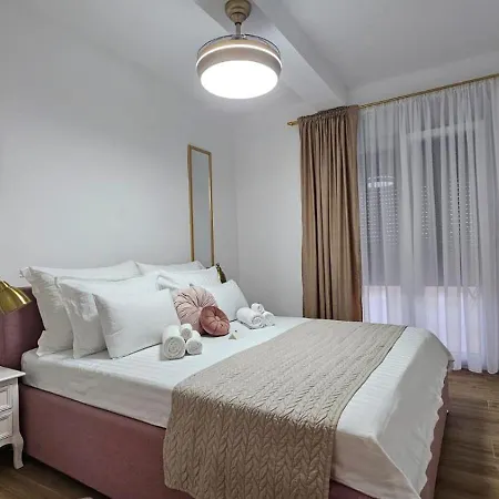 Leilani & Karolina Vrsi