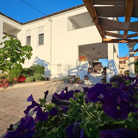 Leilani & Karolina *