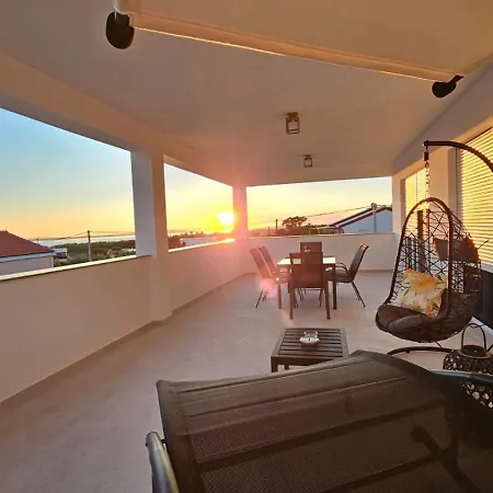 Leilani & Karolina Vrsi