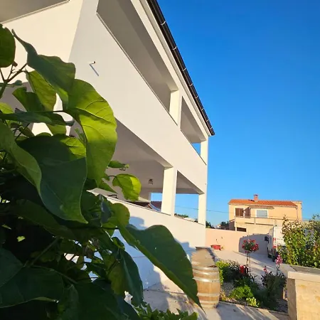 Leilani & Karolina Apartamento Vrsi