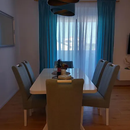 Leilani & Karolina *