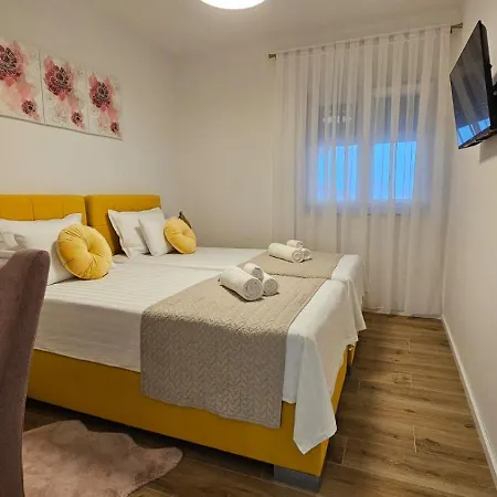 Leilani & Karolina Vrsi