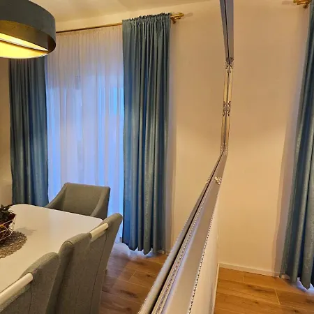 Leilani & Karolina Vrsi