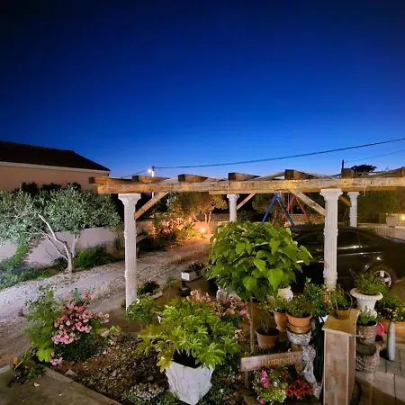 Leilani & Karolina Vrsi