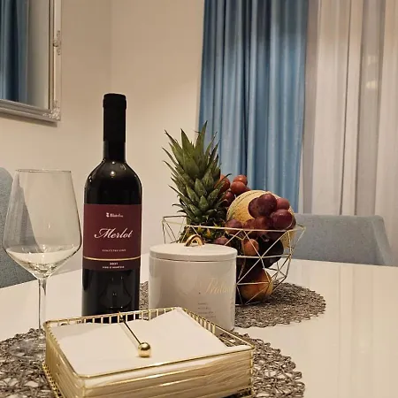 Leilani & Karolina Vrsi