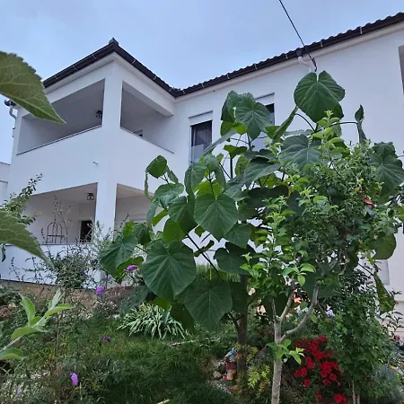 Leilani & Karolina * Vrsi