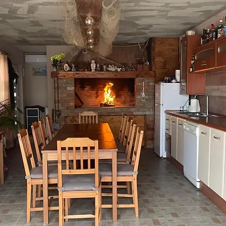 Daire Leilani & Karolina Vrsi