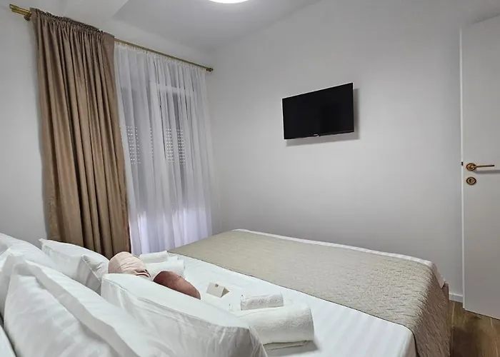 Leilani & Karolina ורסי