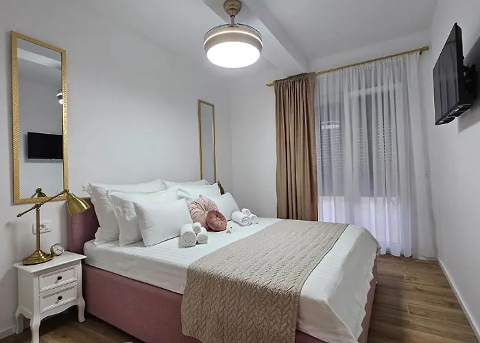 Leilani & Karolina ורסי