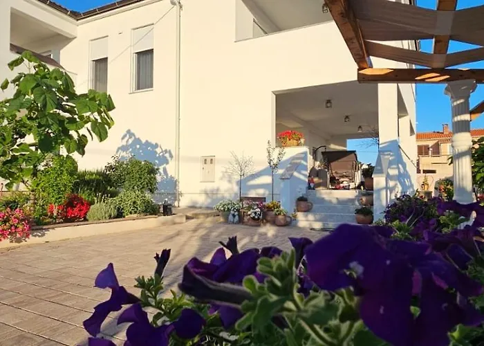 Leilani & Karolina *