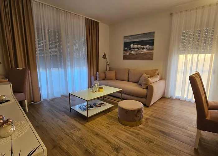 Leilani & Karolina * ורסי