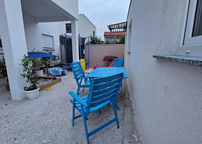 Leilani & Karolina * ורסי