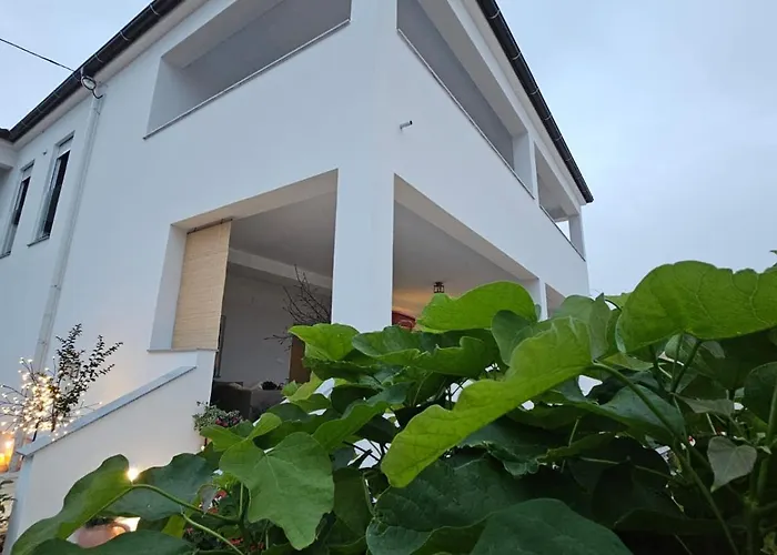 Leilani & Karolina Apartman Vrsi