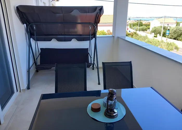 Leilani & Karolina ורסי